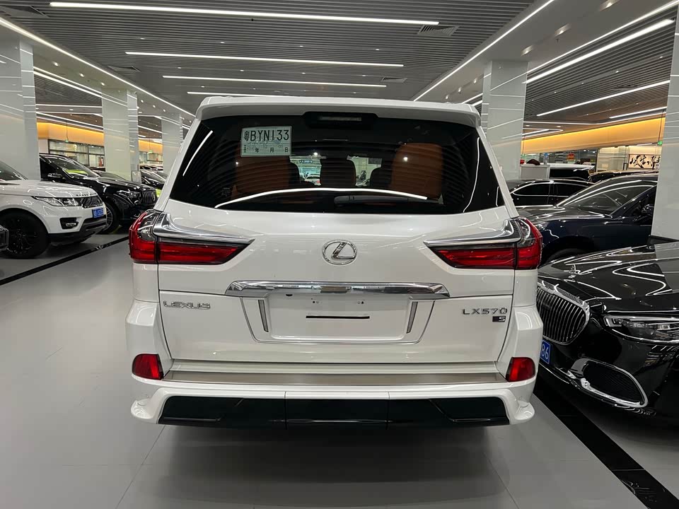 Lexus LX