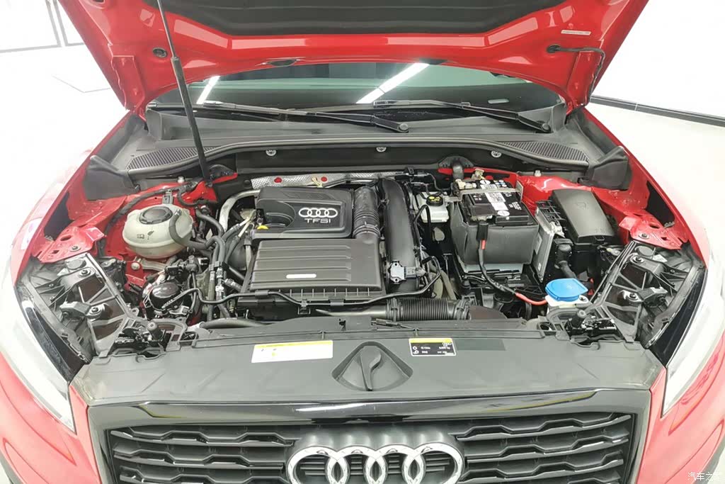Audi Q2L, 2021 10