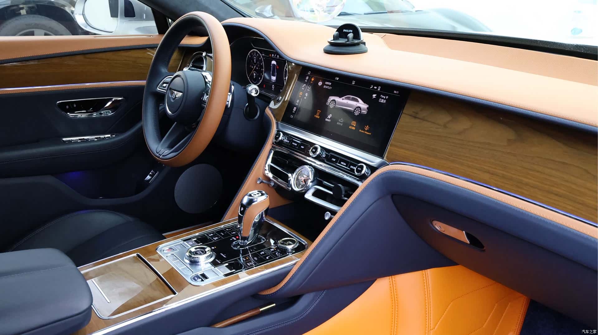 Bentley Flying Spur, 2023 13