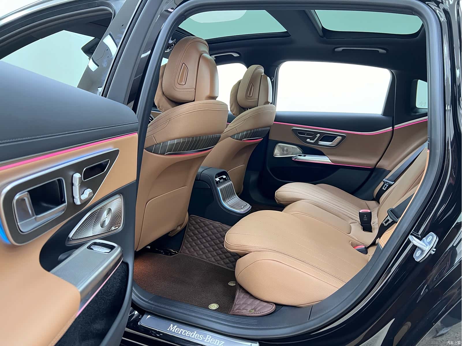 Mercedes-Benz E-Class, 2024 17