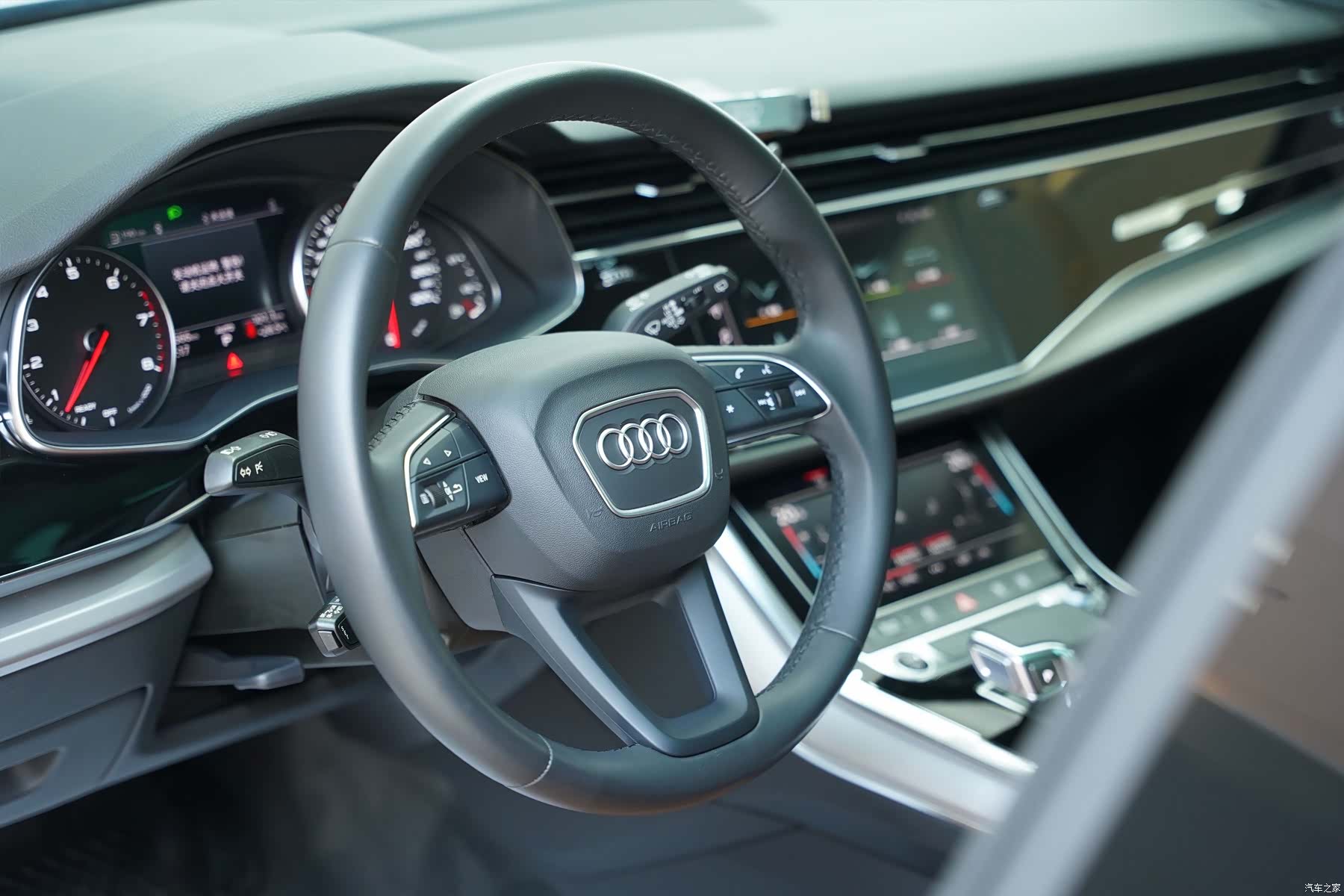 Audi Q8, 2023 13