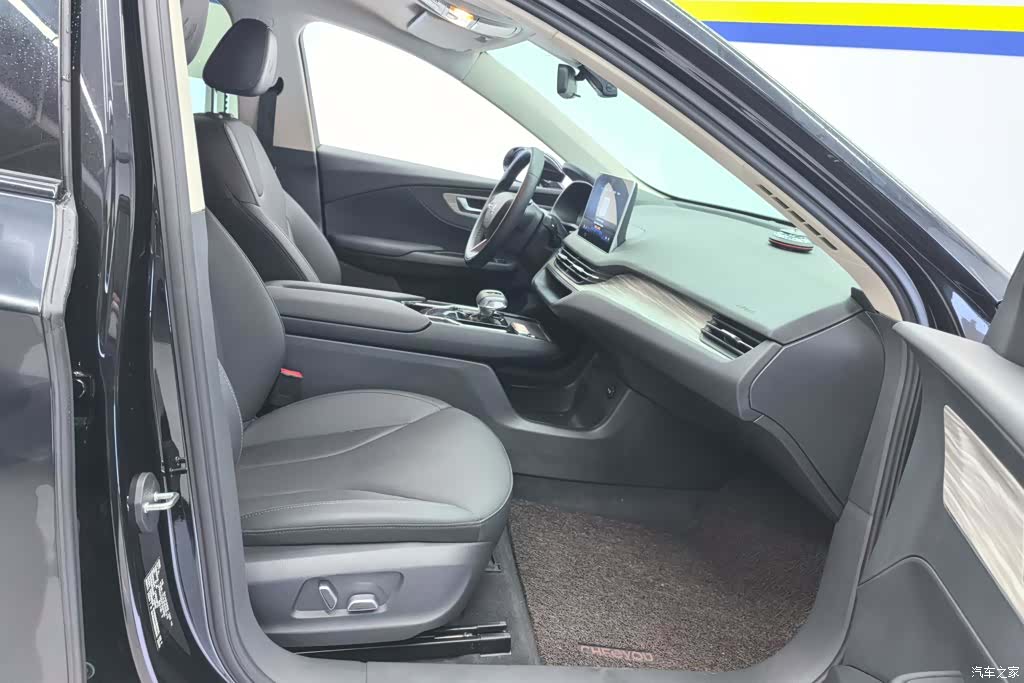 Hongqi QM5, 2023 8