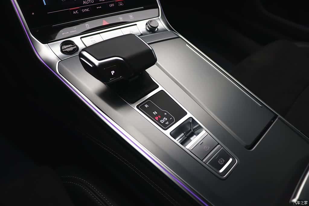 Audi A7L, 2024 14