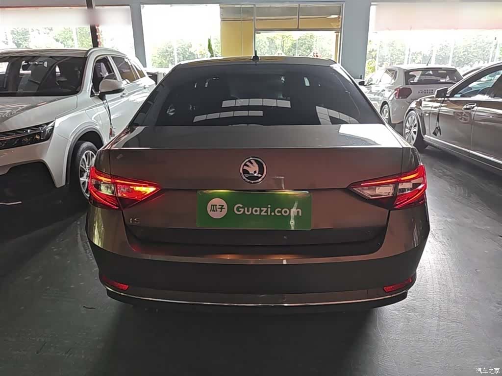 Skoda Superb, 2019 6