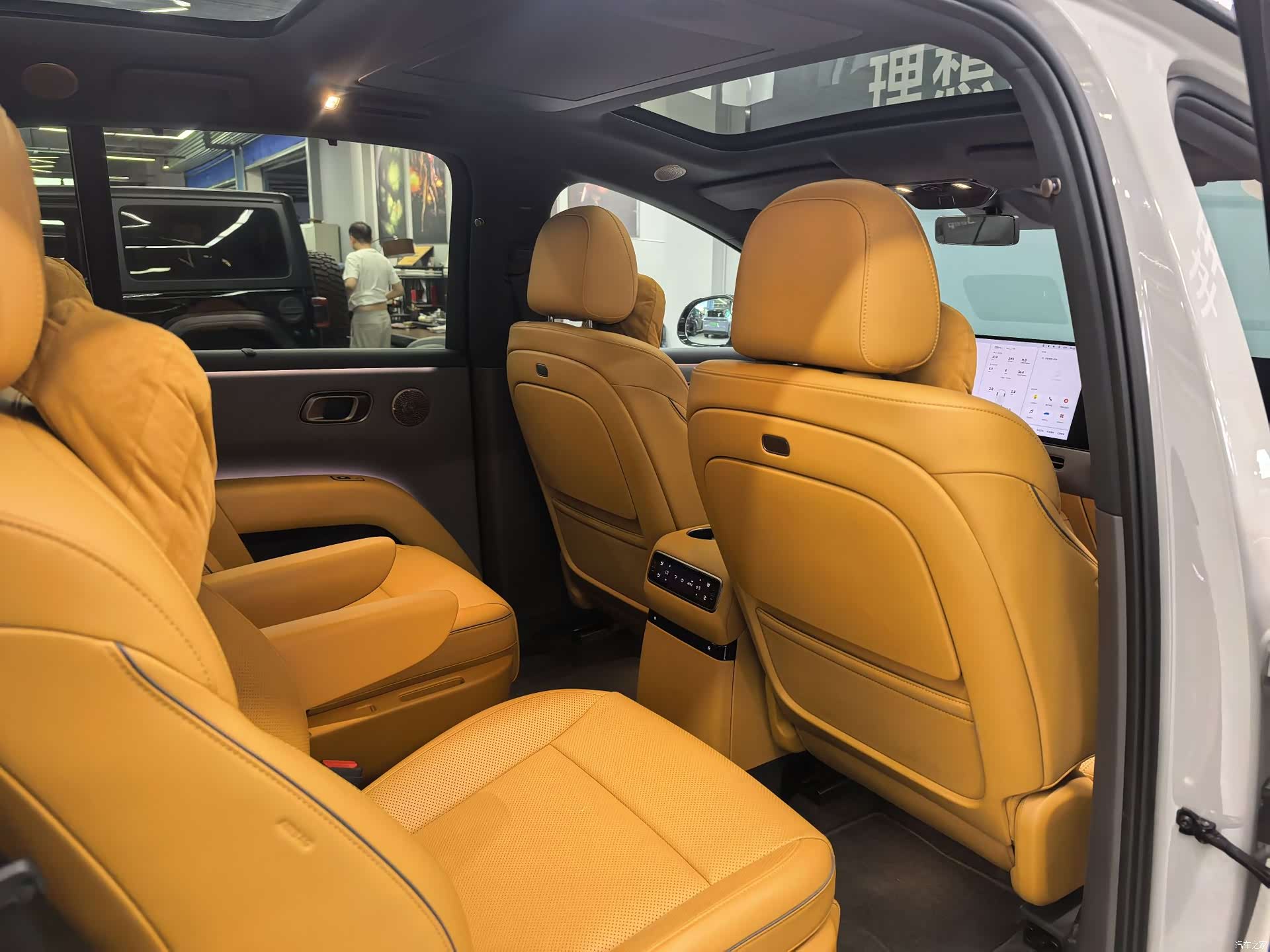 Li Auto i8, 2025 10