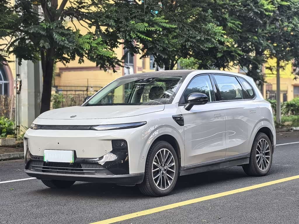Leapmotor B10