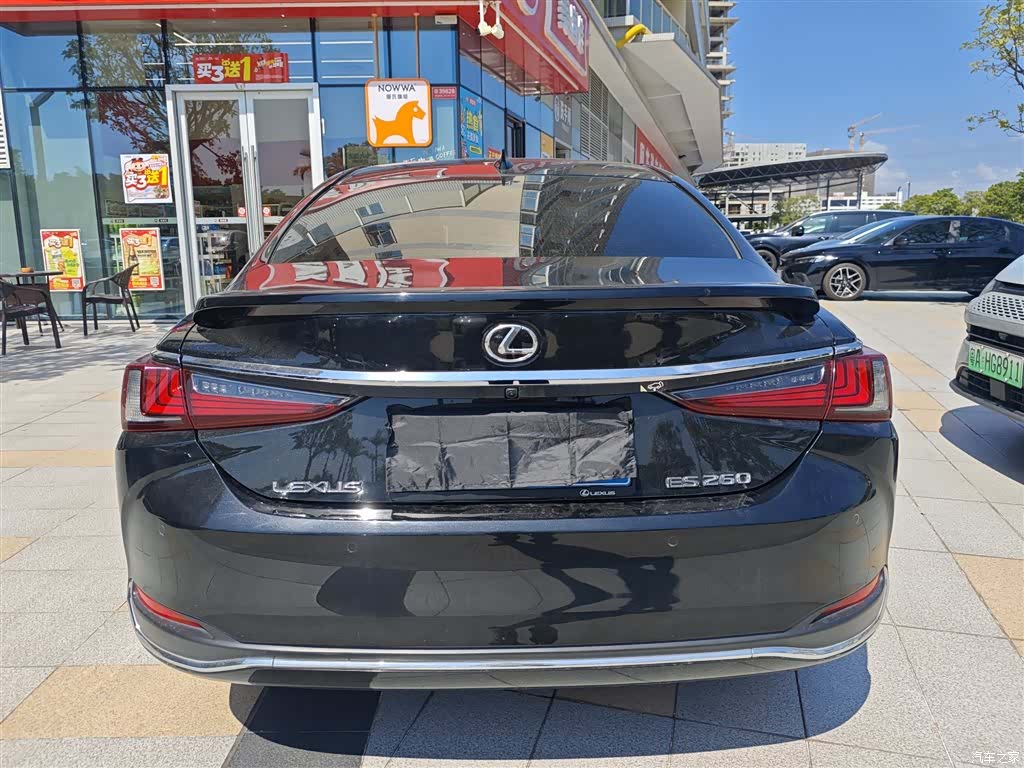 Lexus ES, 2024 4