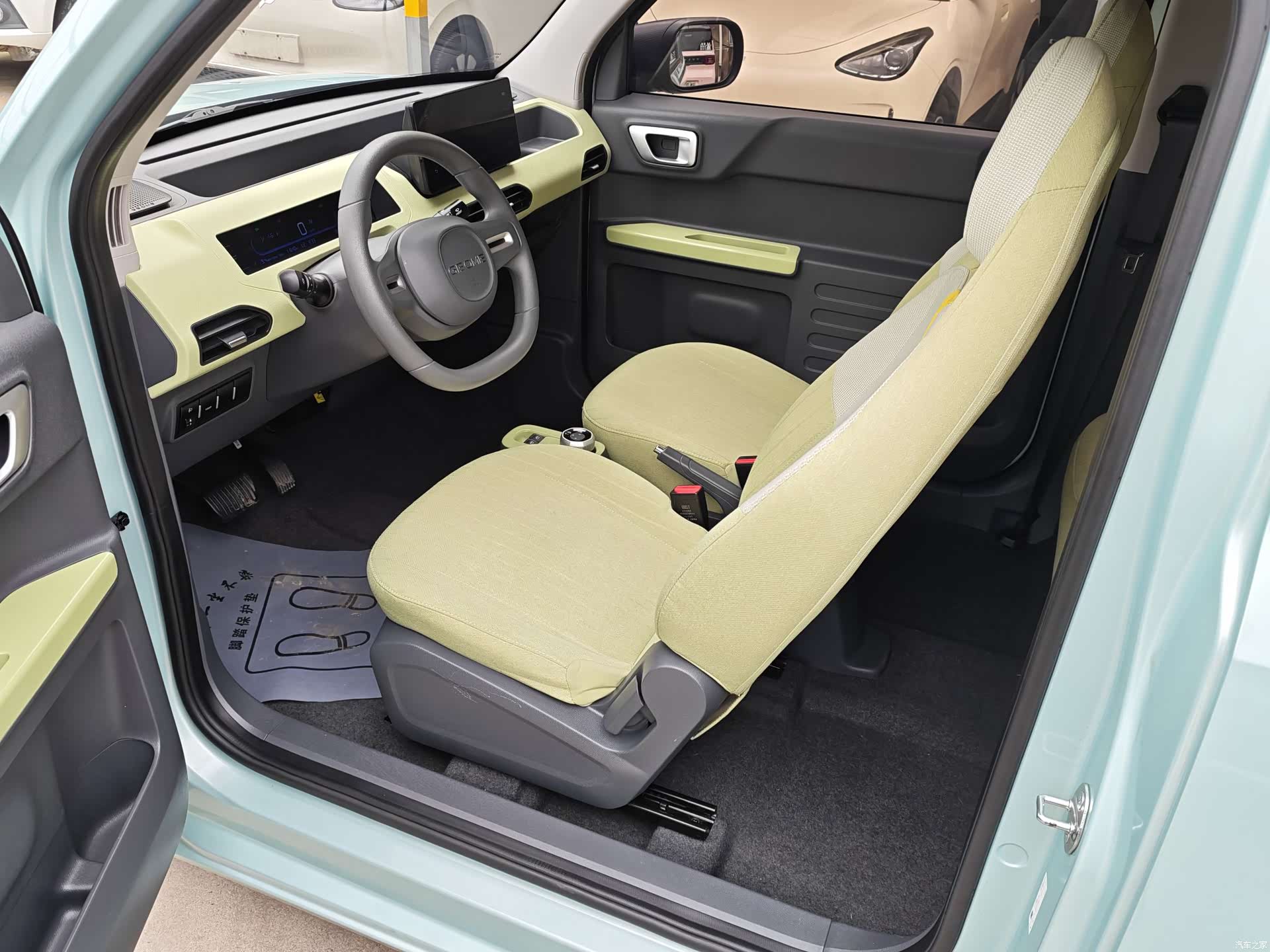 Geely Panda, 2025 8