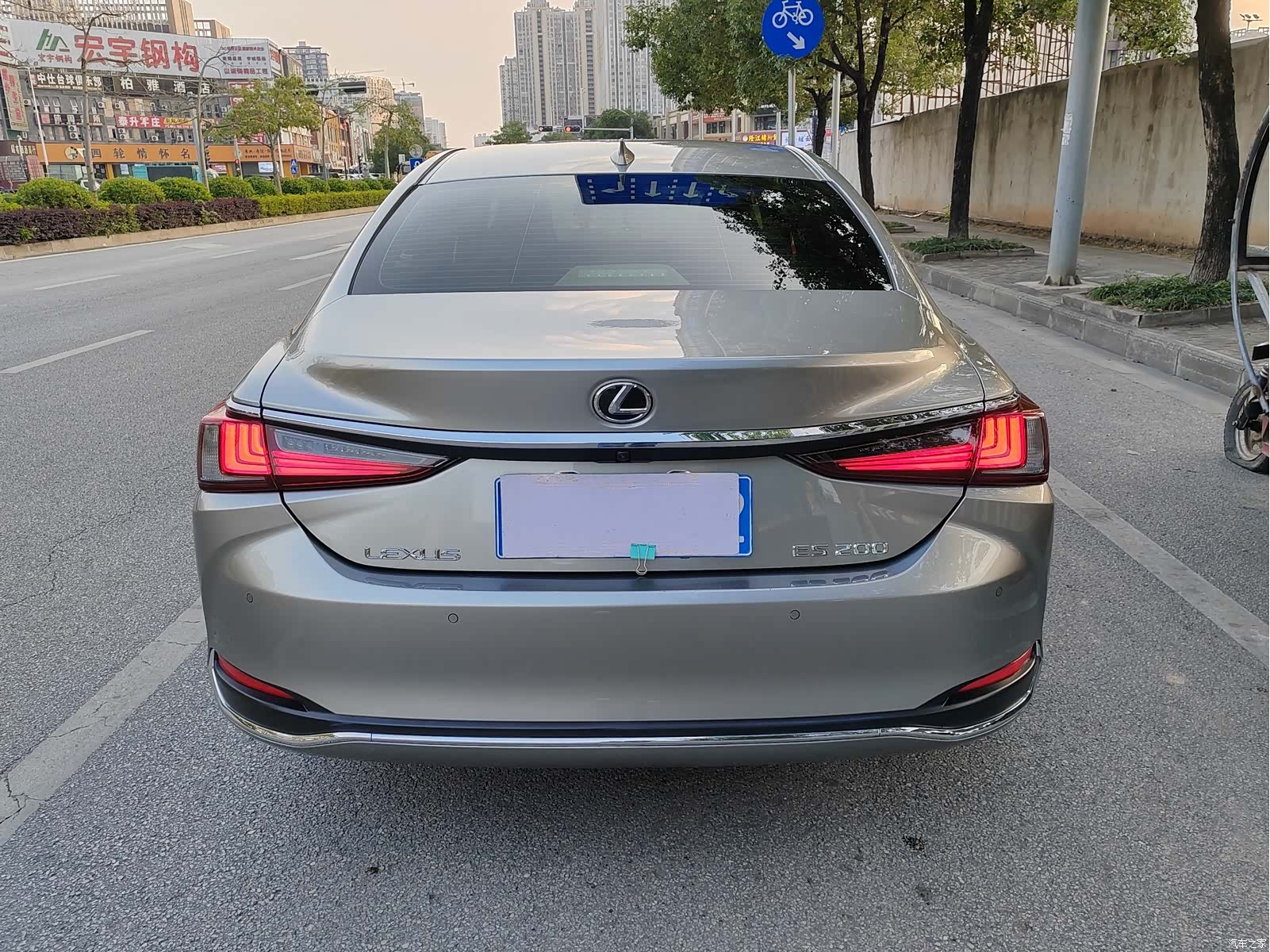 Lexus ES, 2023 все фото