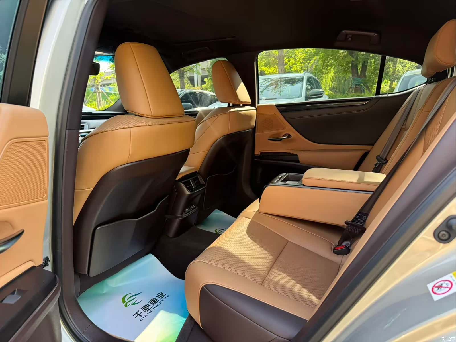 Lexus ES, 2019 7