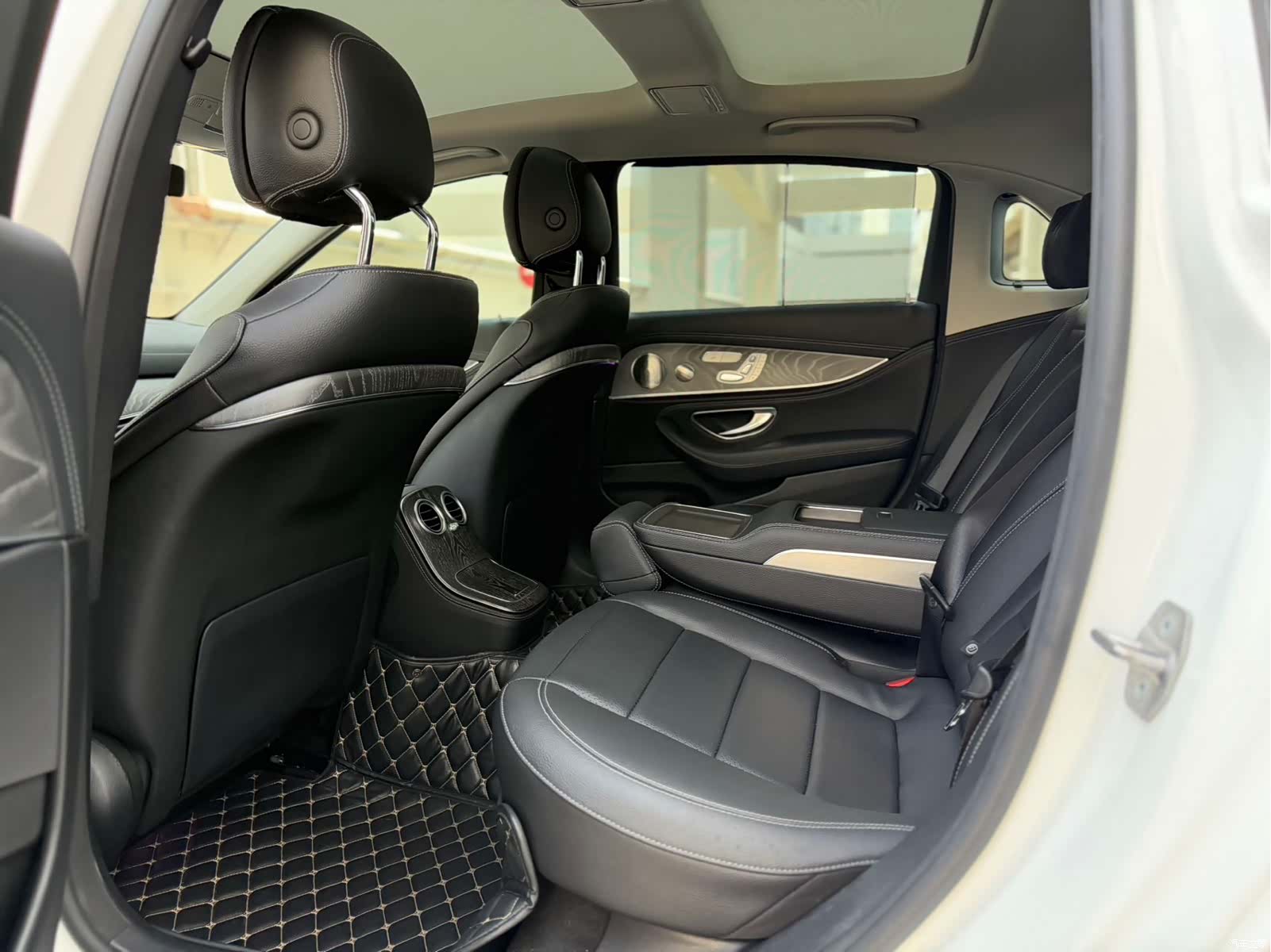 Mercedes-Benz E-Class, 2022 6
