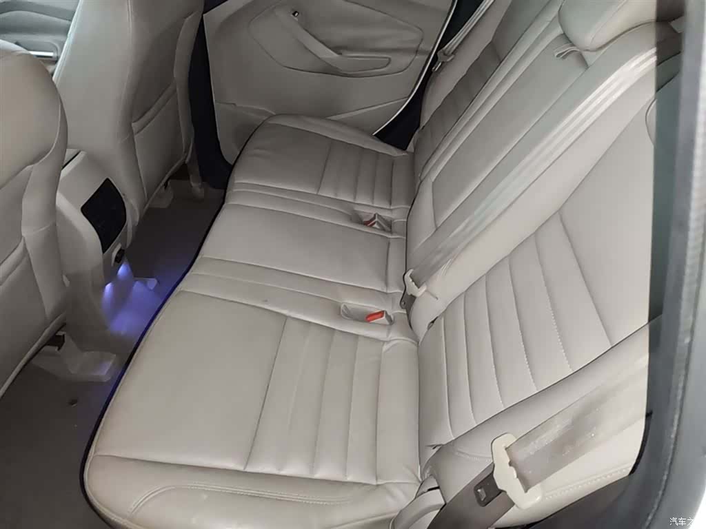 Ford Kuga, 2015 17