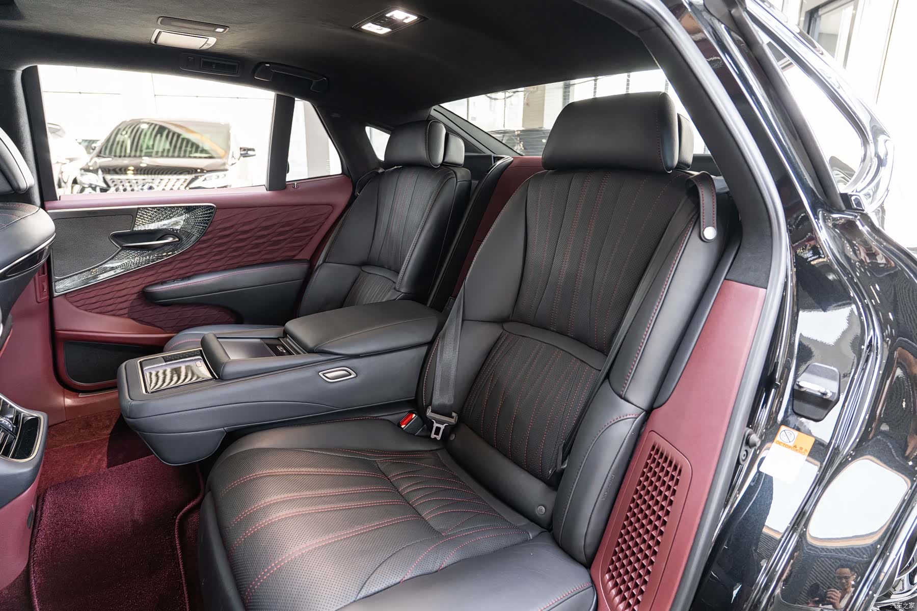 Lexus LS, 2023 12