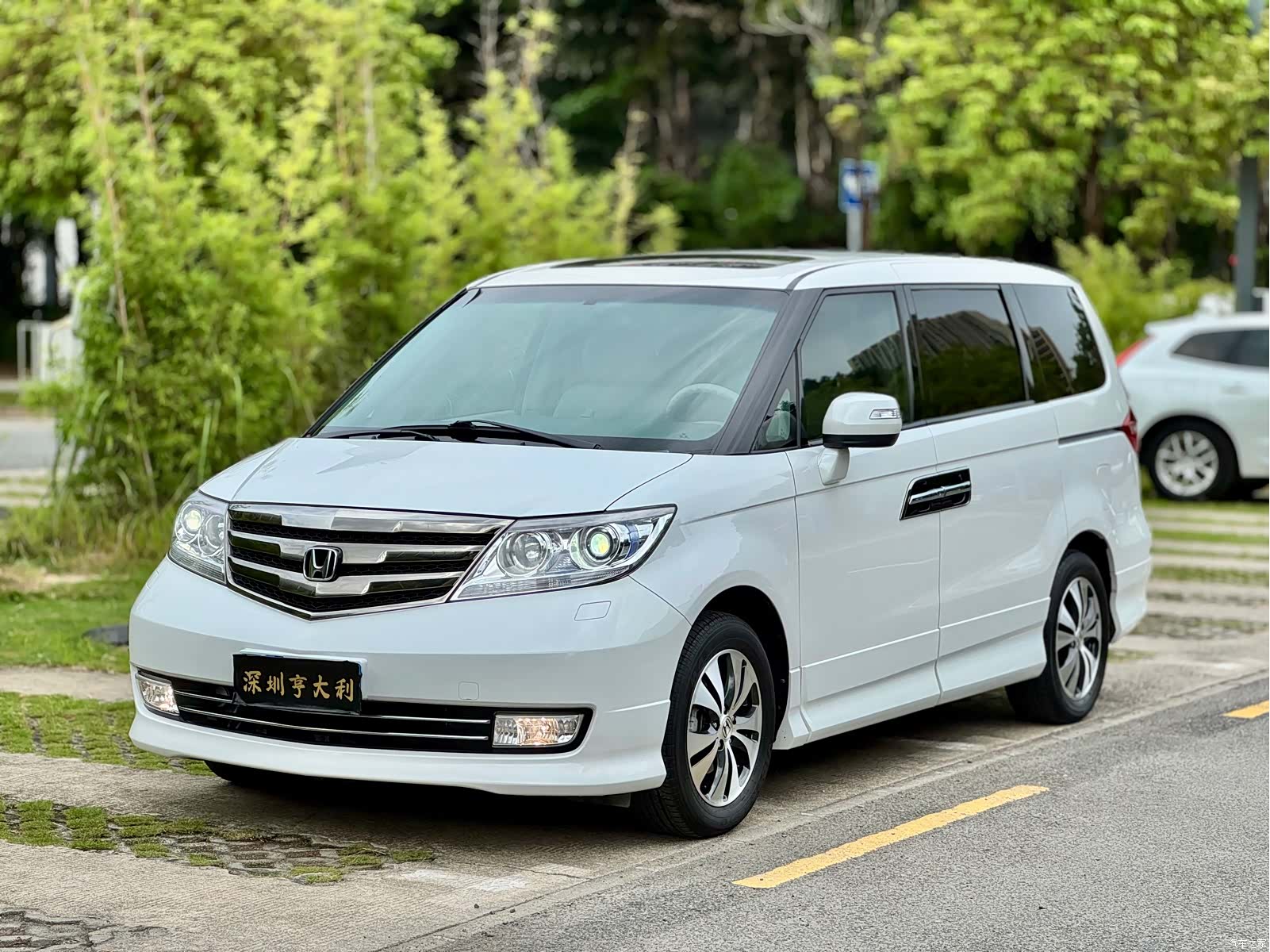 Honda Elysion, 2015 1