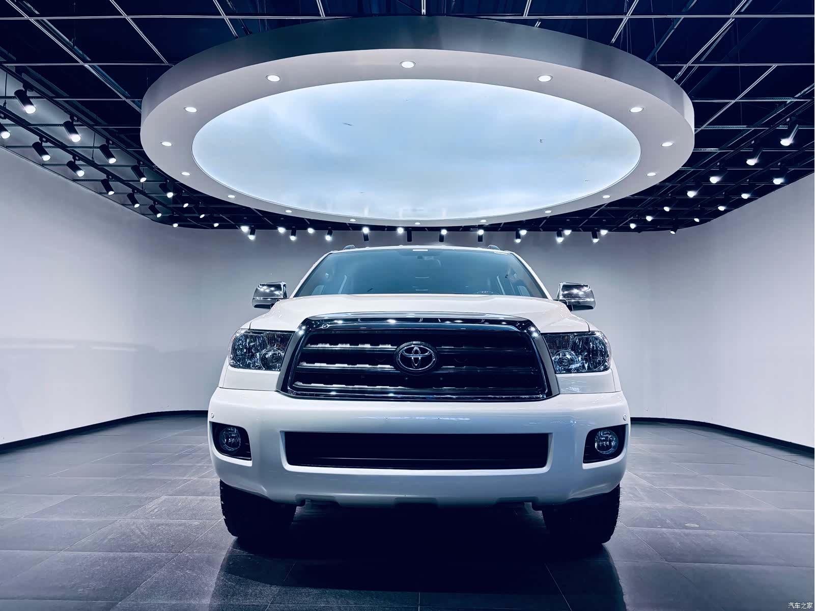 Toyota Sequoia, 2016 2