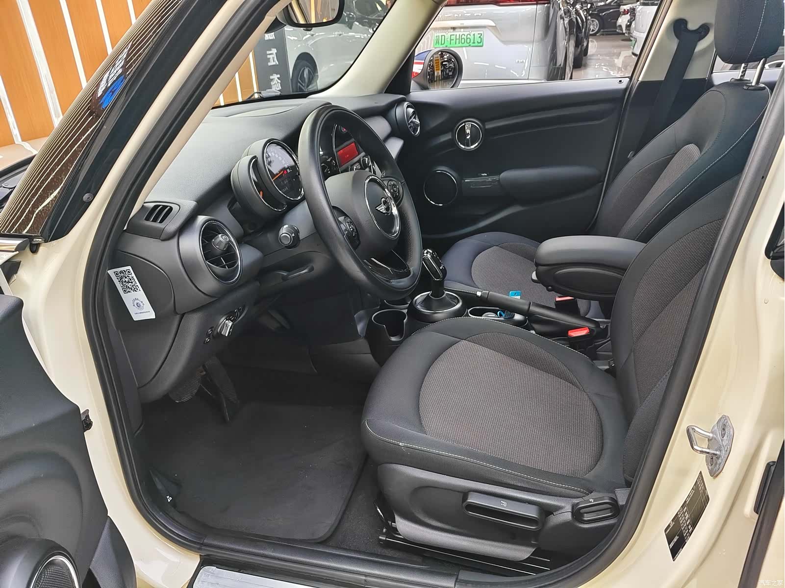 Mini ONE, 2018 14