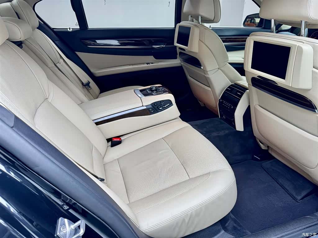 BMW 7 Series, 2011 25