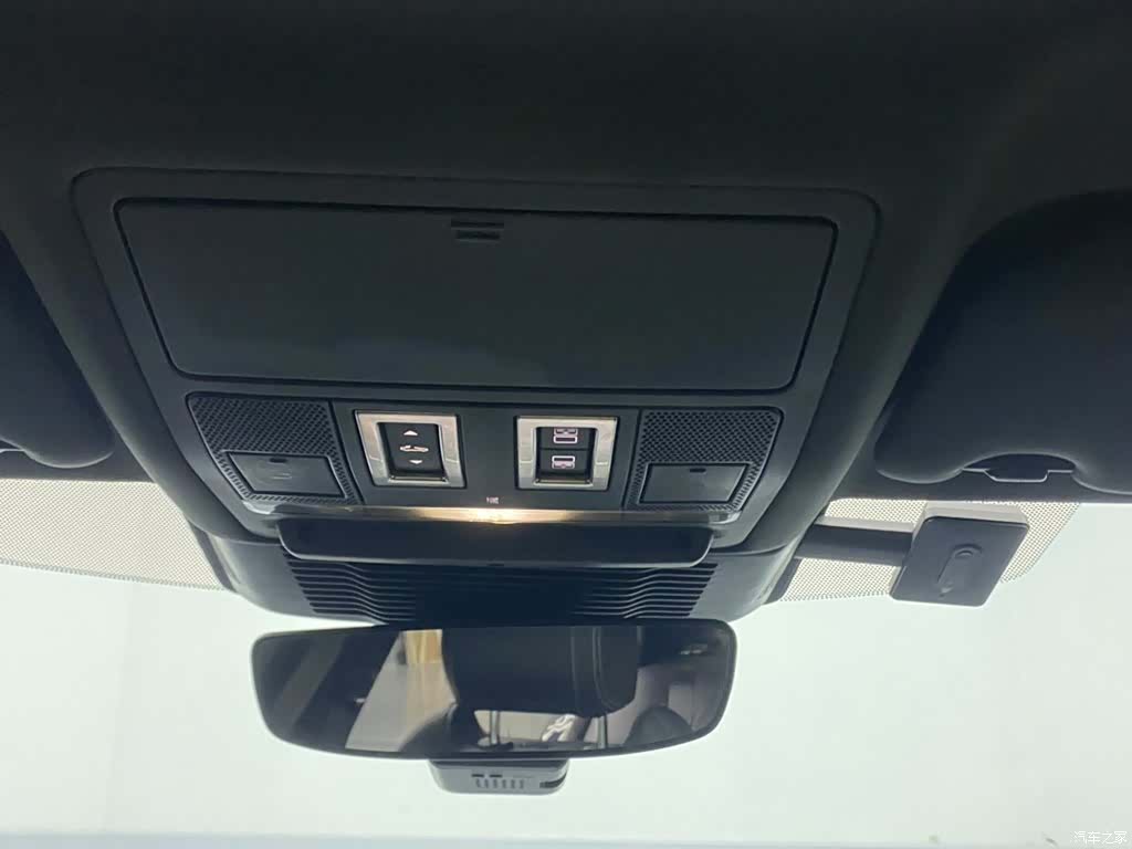 Land Rover XEL, 2023 13