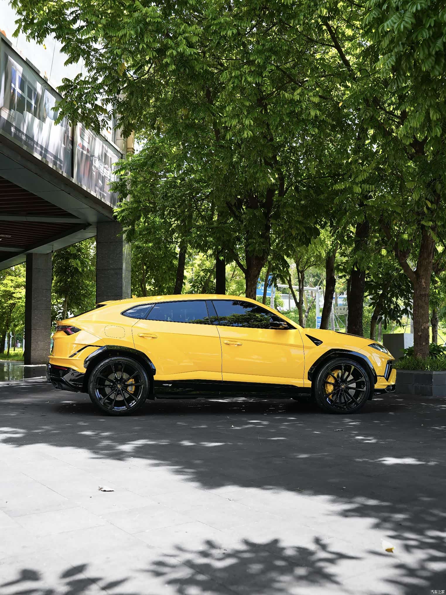 Lamborghini Urus, 2023 6