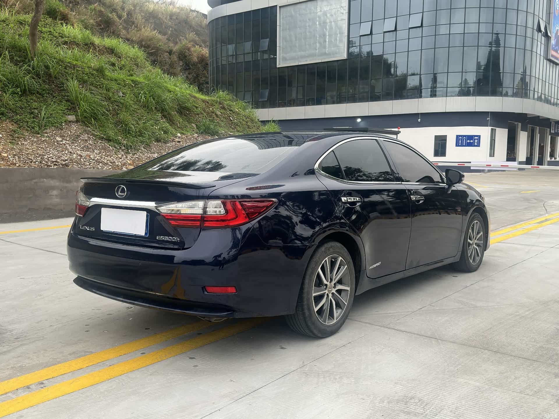 Lexus ES, 2018 7