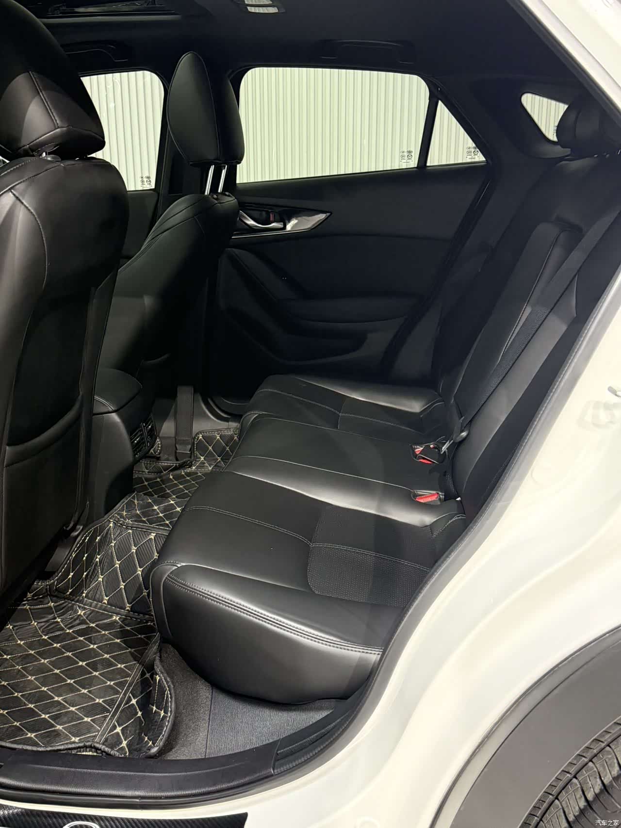 Mazda CX-4, 2023 21