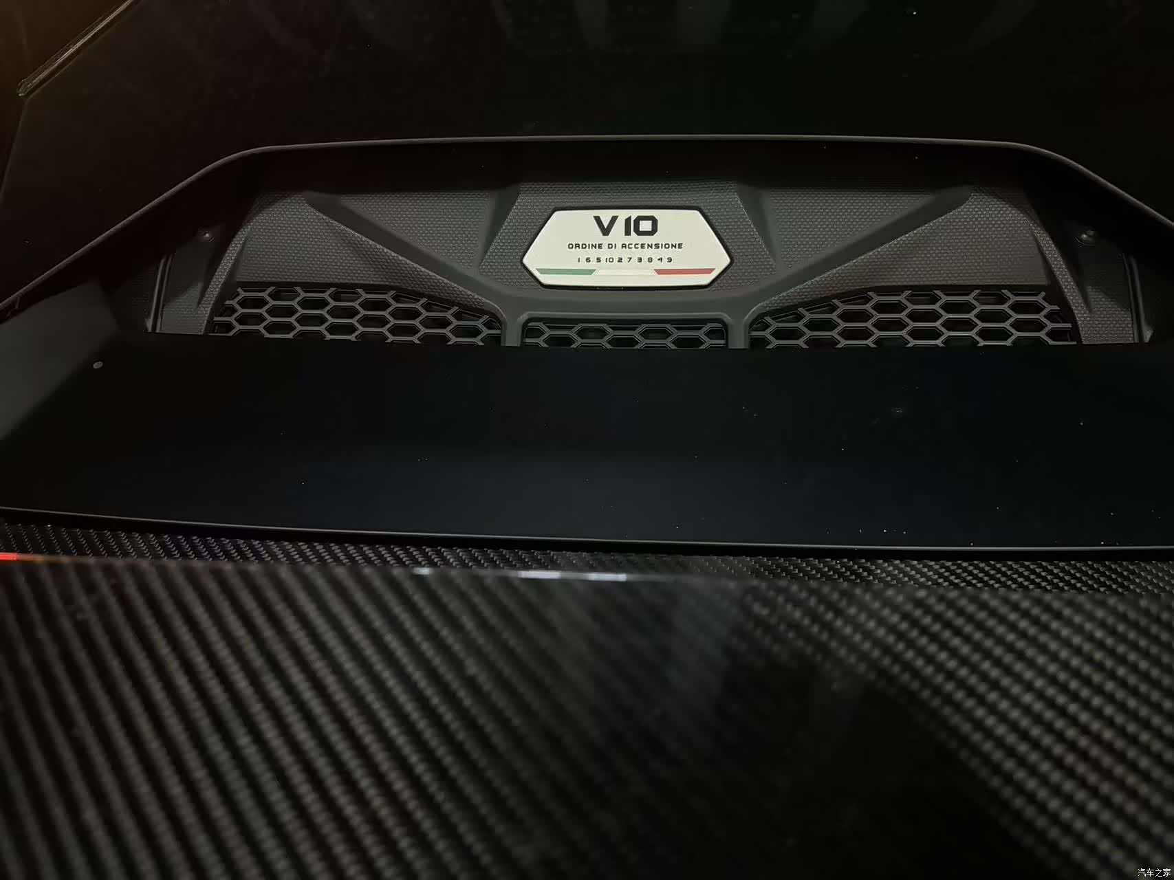 Lamborghini Huracán, 2023 все фото