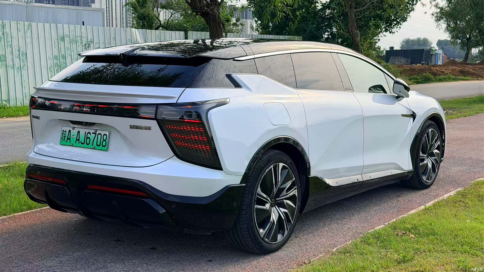 HiPhi X, 2023 6