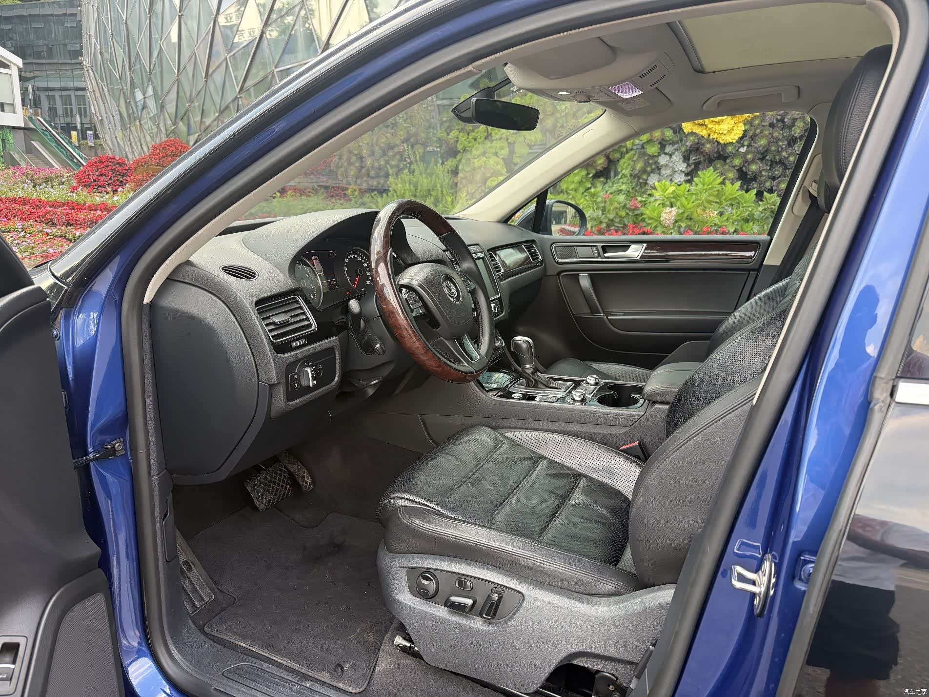 Volkswagen Touareg, 2017 все фото