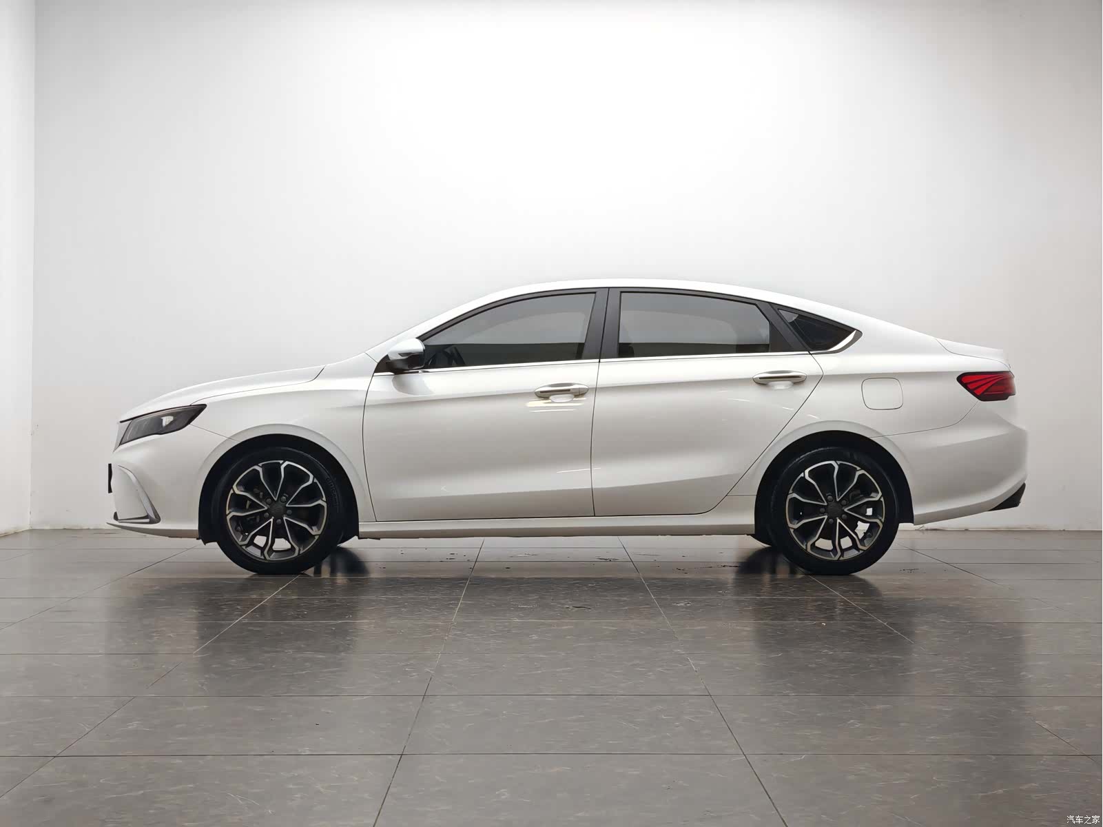 Geely Binray, 2021 10