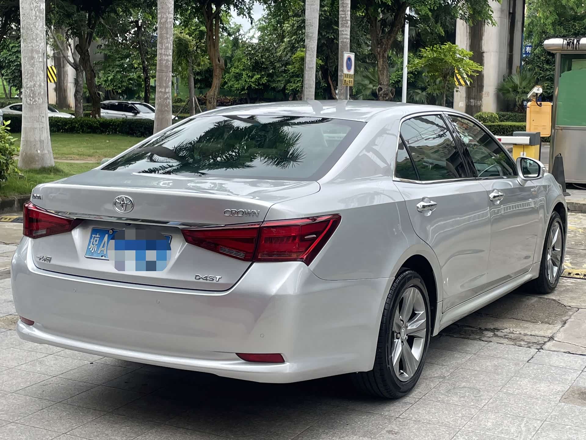 Toyota Crown, 2016 9