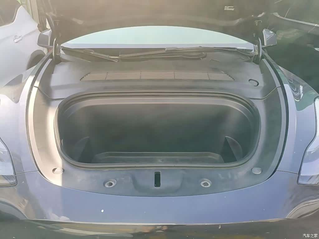 Tesla Model Y, 2024 20
