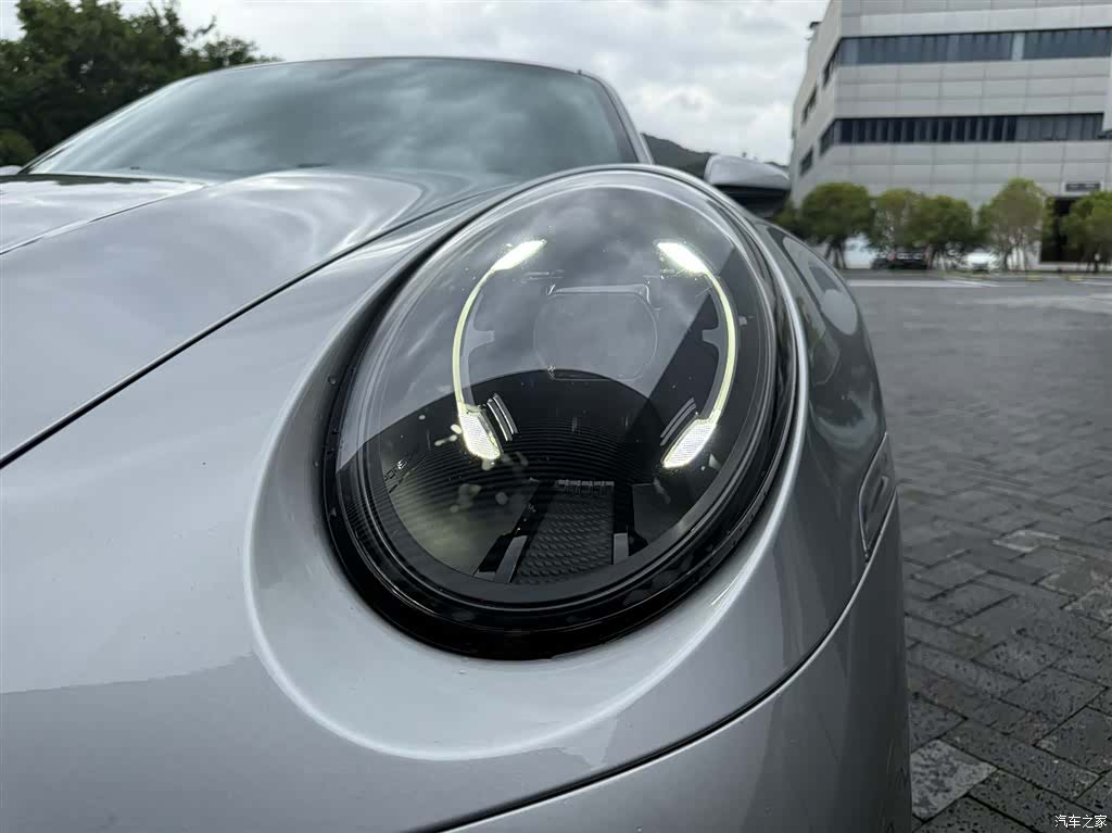 Porsche 911, 2025 12