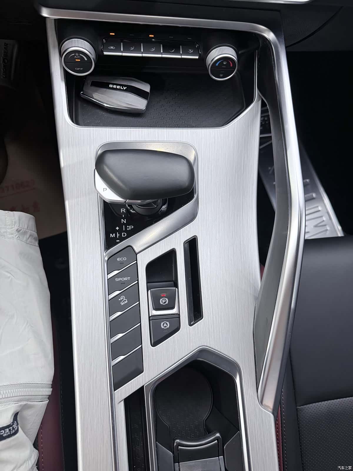 Geely Coolray, 2021 13