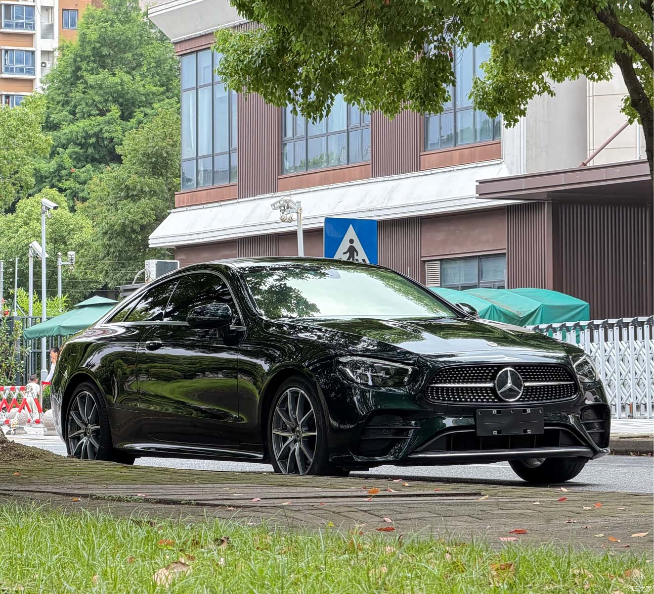 Mercedes-Benz E-Class, 2023 3