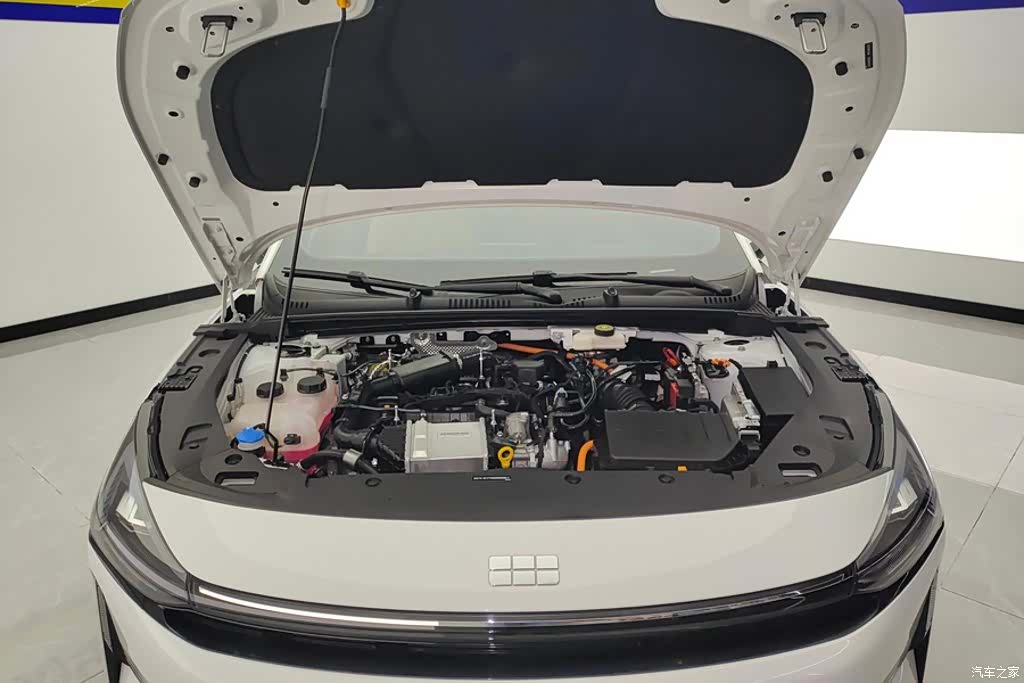 Geely Galaxy L6, 2023 10