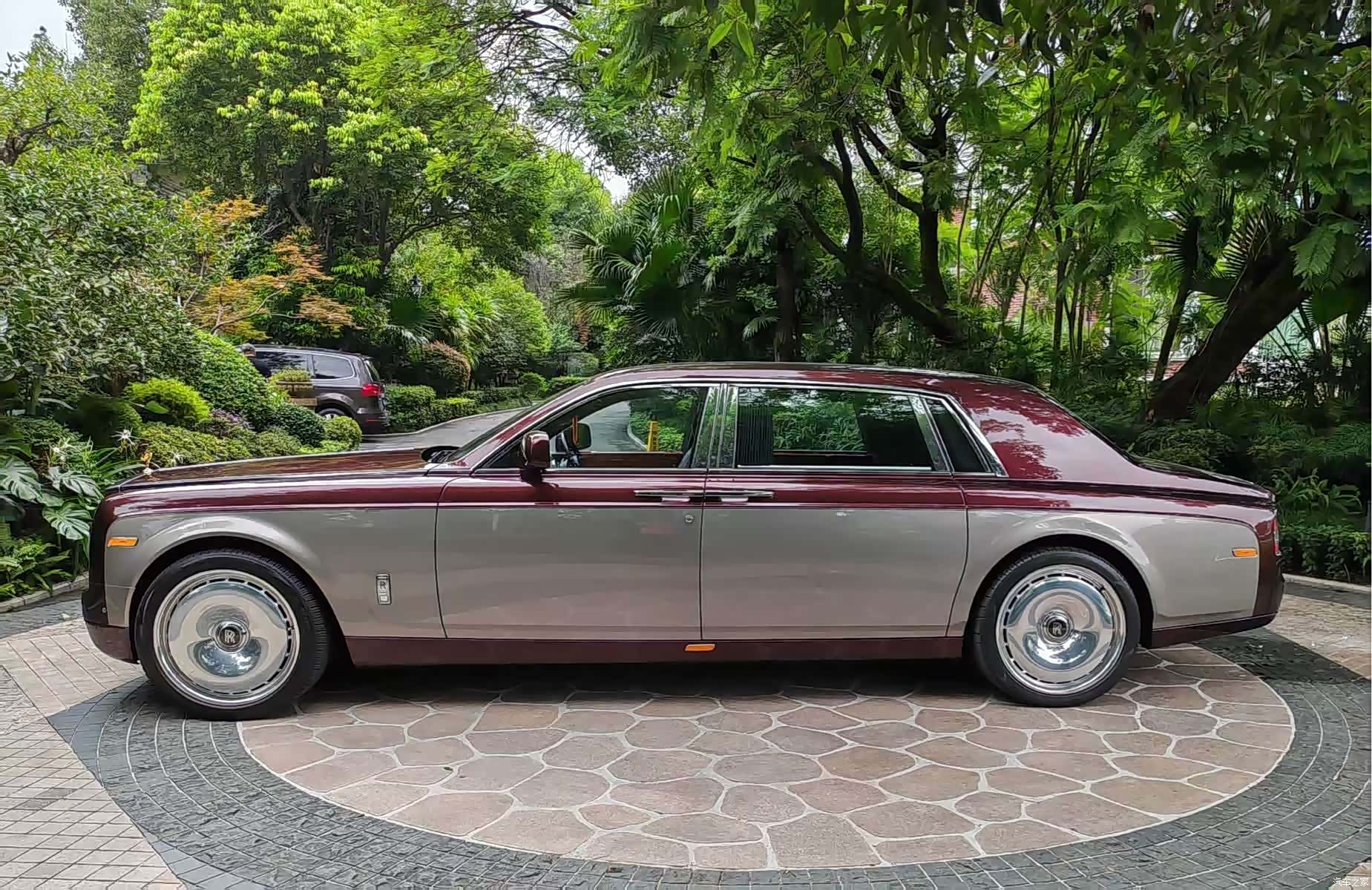 Rolls-Royce Phantom, 2016 4