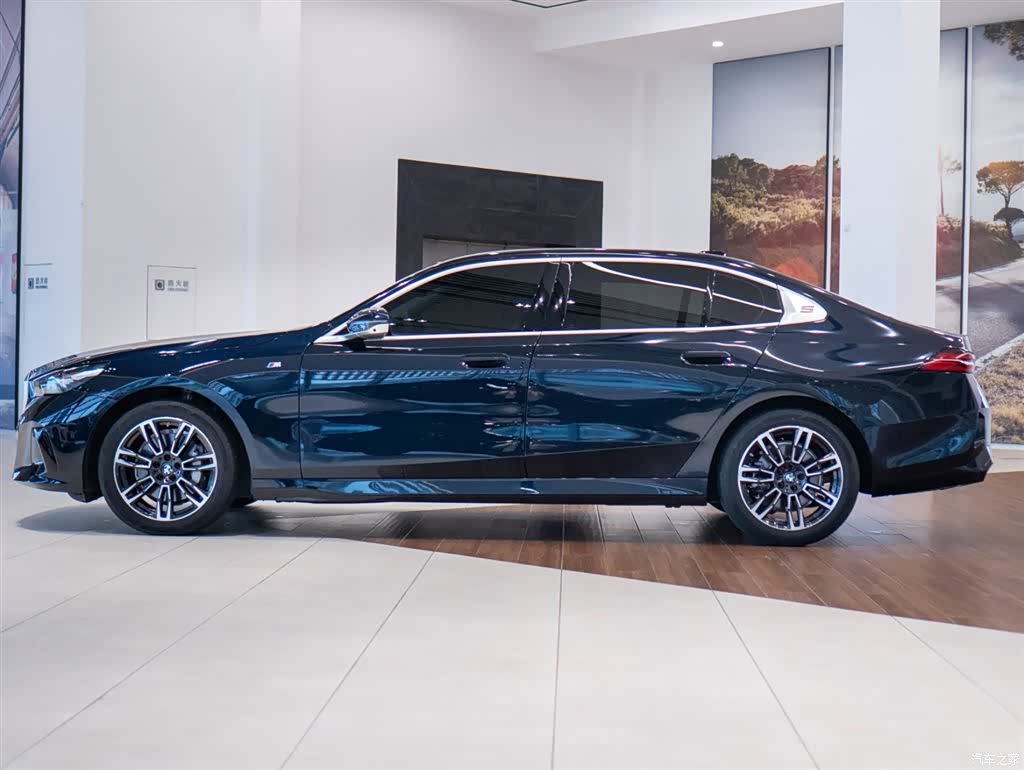 BMW 5 Series, 2024 все фото