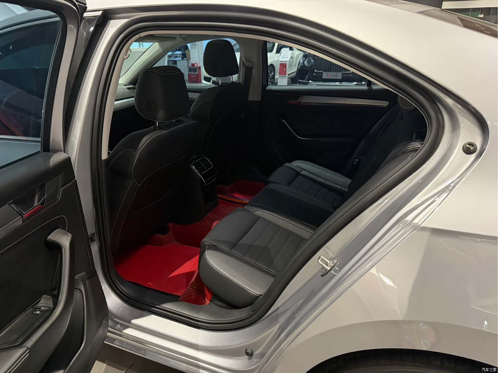 Skoda Superb, 2023 8
