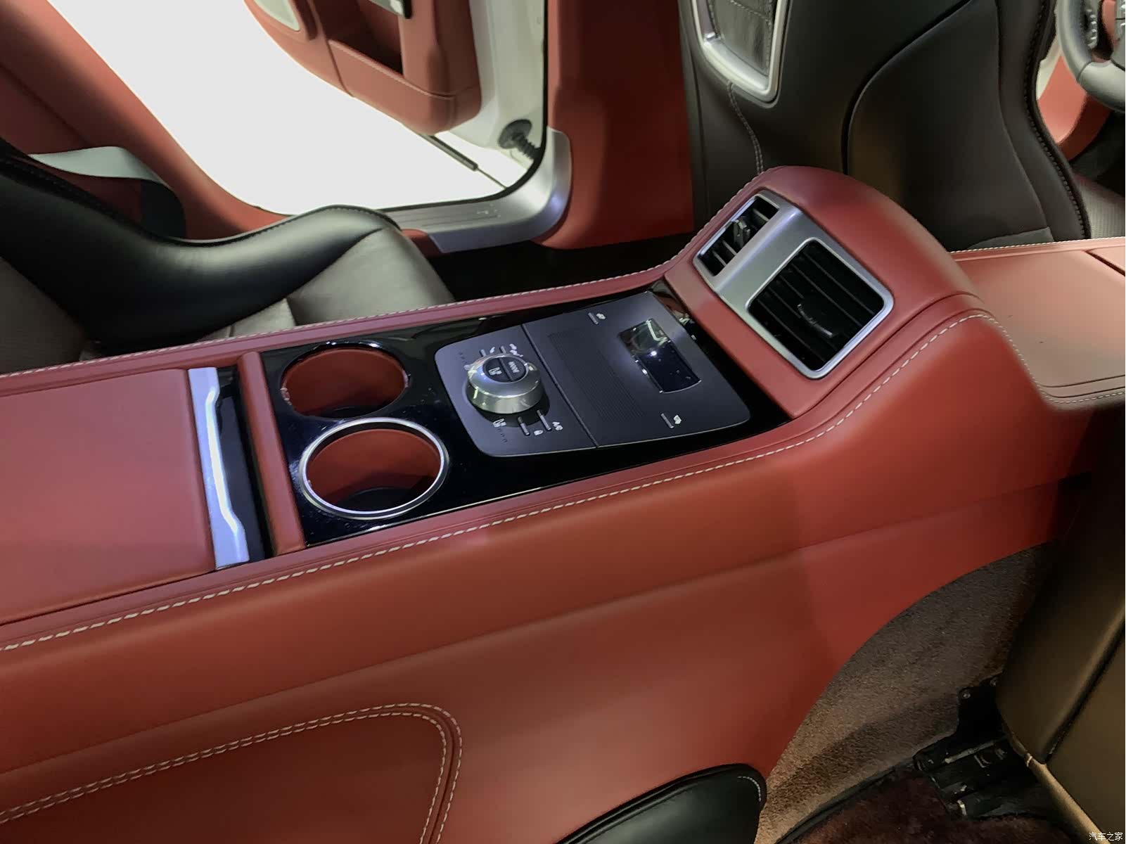 Aston Martin Rapide, 2013 16