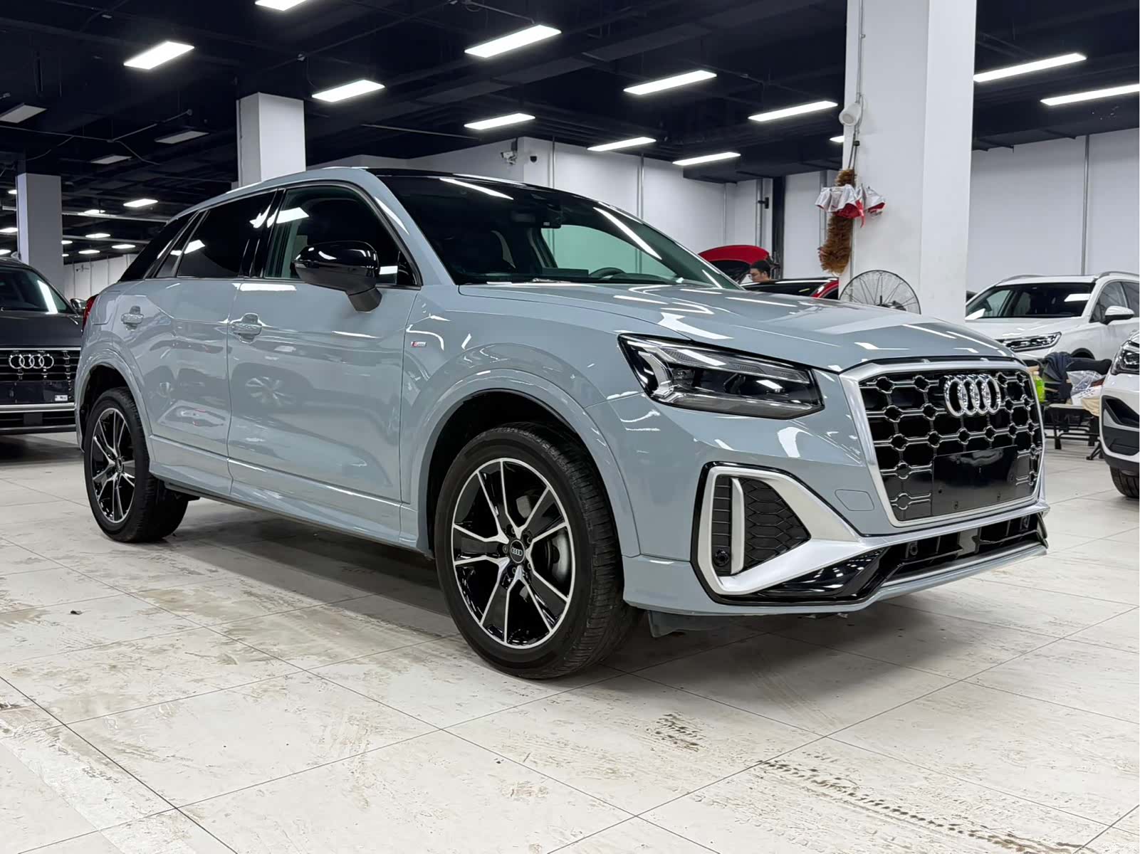 Audi Q2L, 2023 4