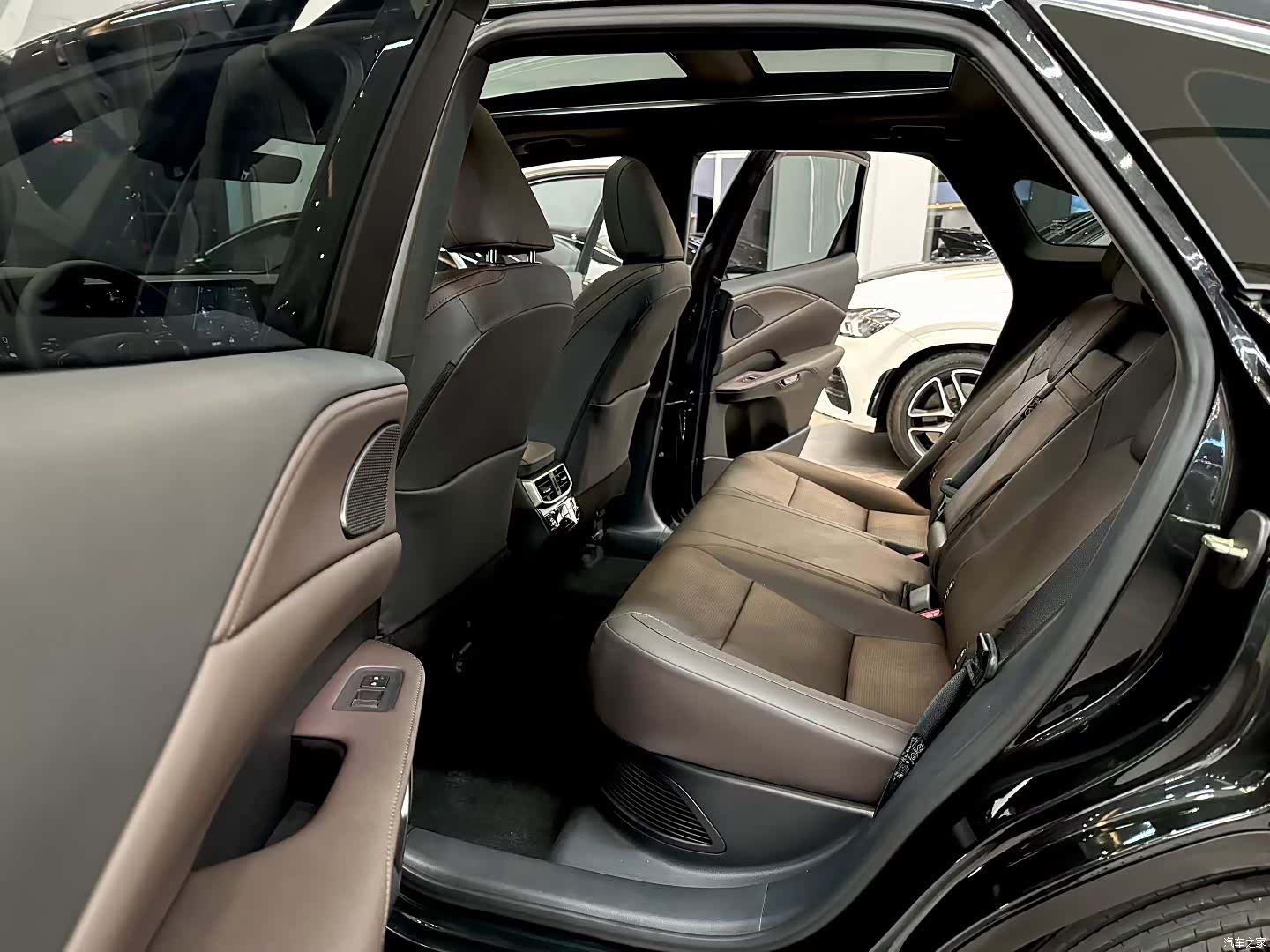 Lexus RX, 2025 8
