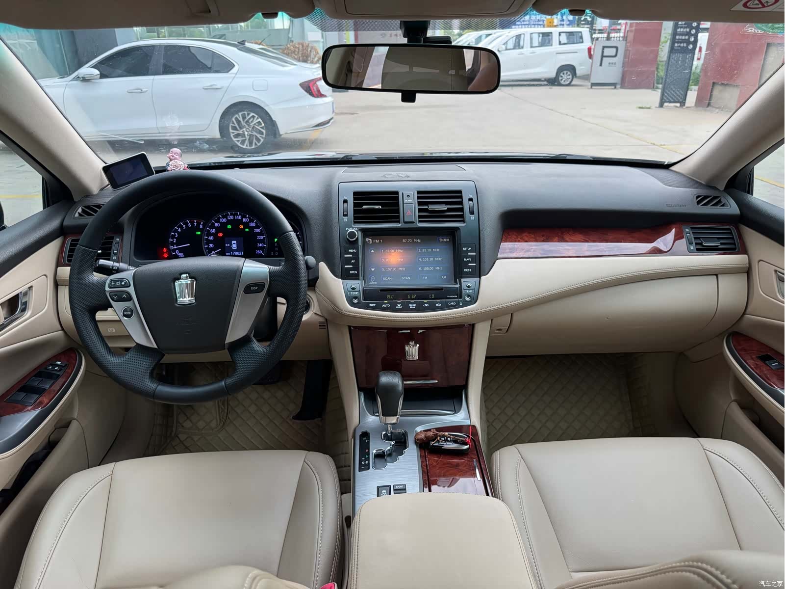 Toyota Crown, 2013 11