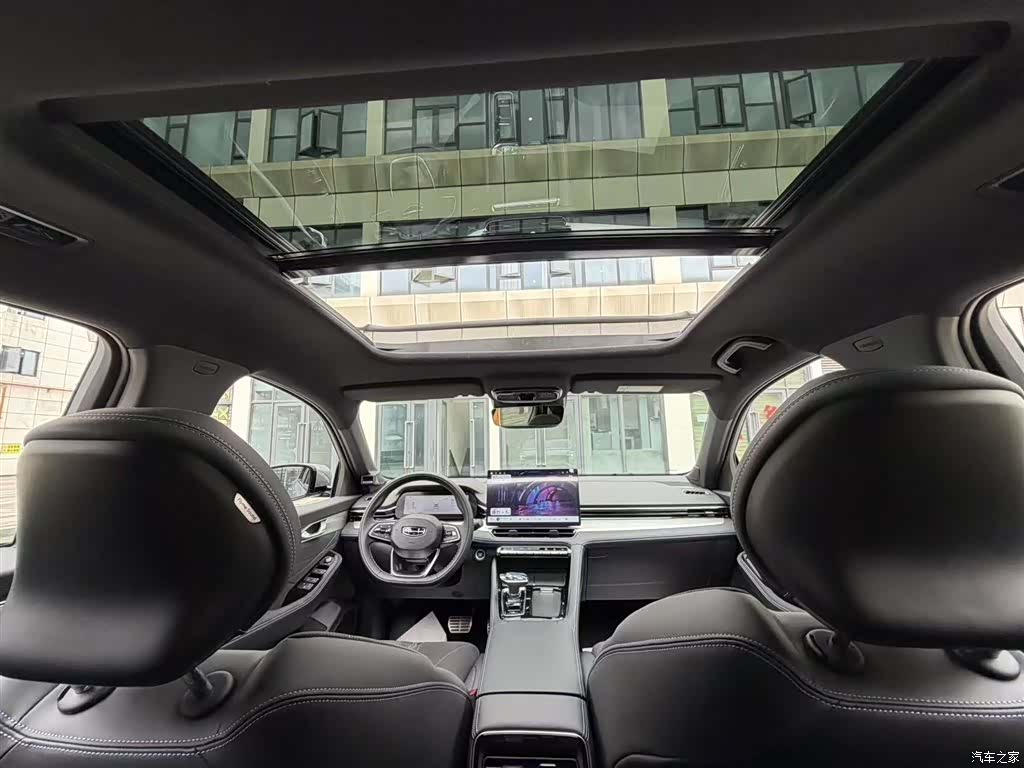 Geely Preface, 2025 18