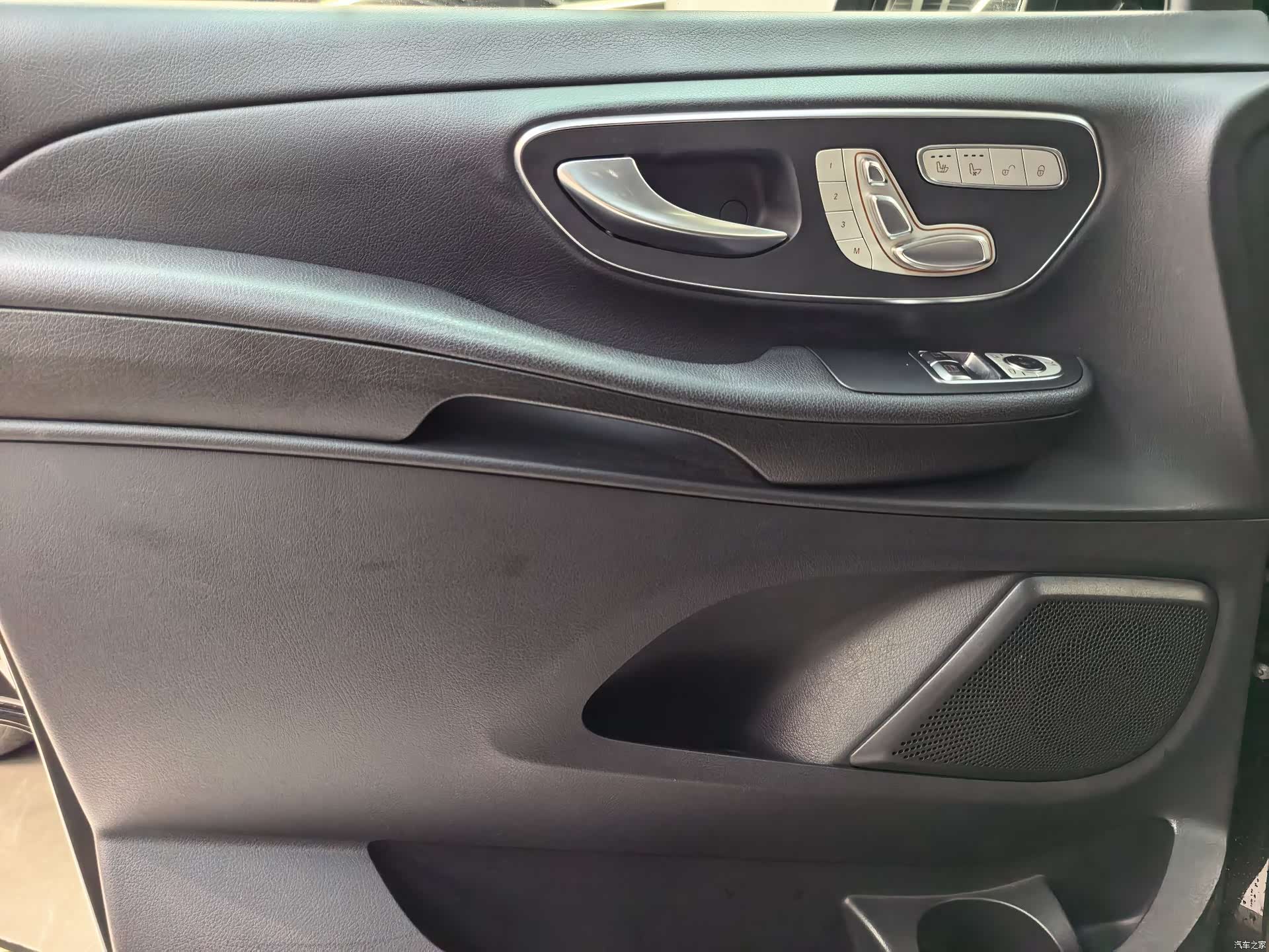 Mercedes-Benz V-Class, 2018 12