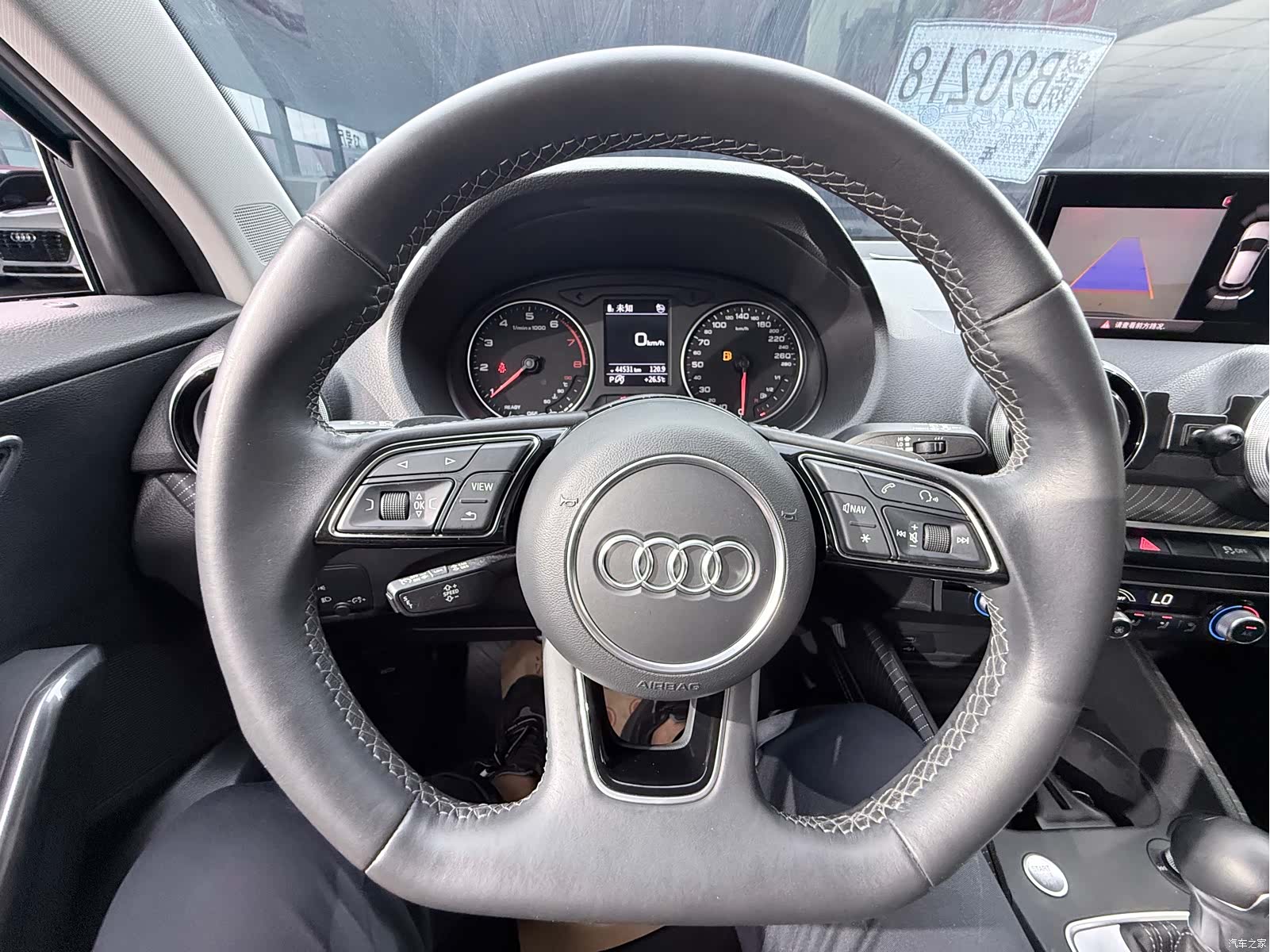 Audi Q2L, 2023 11