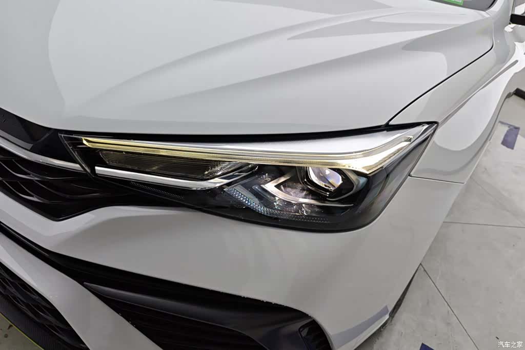 Roewe i5, 2022 все фото