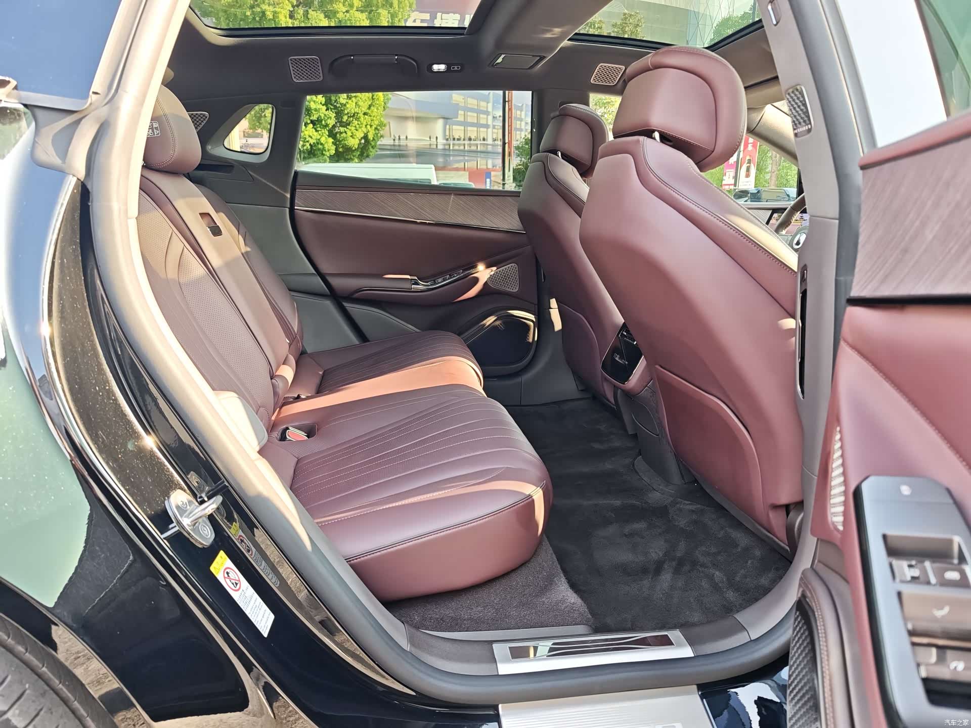 Denza Z9GT, 2025 11