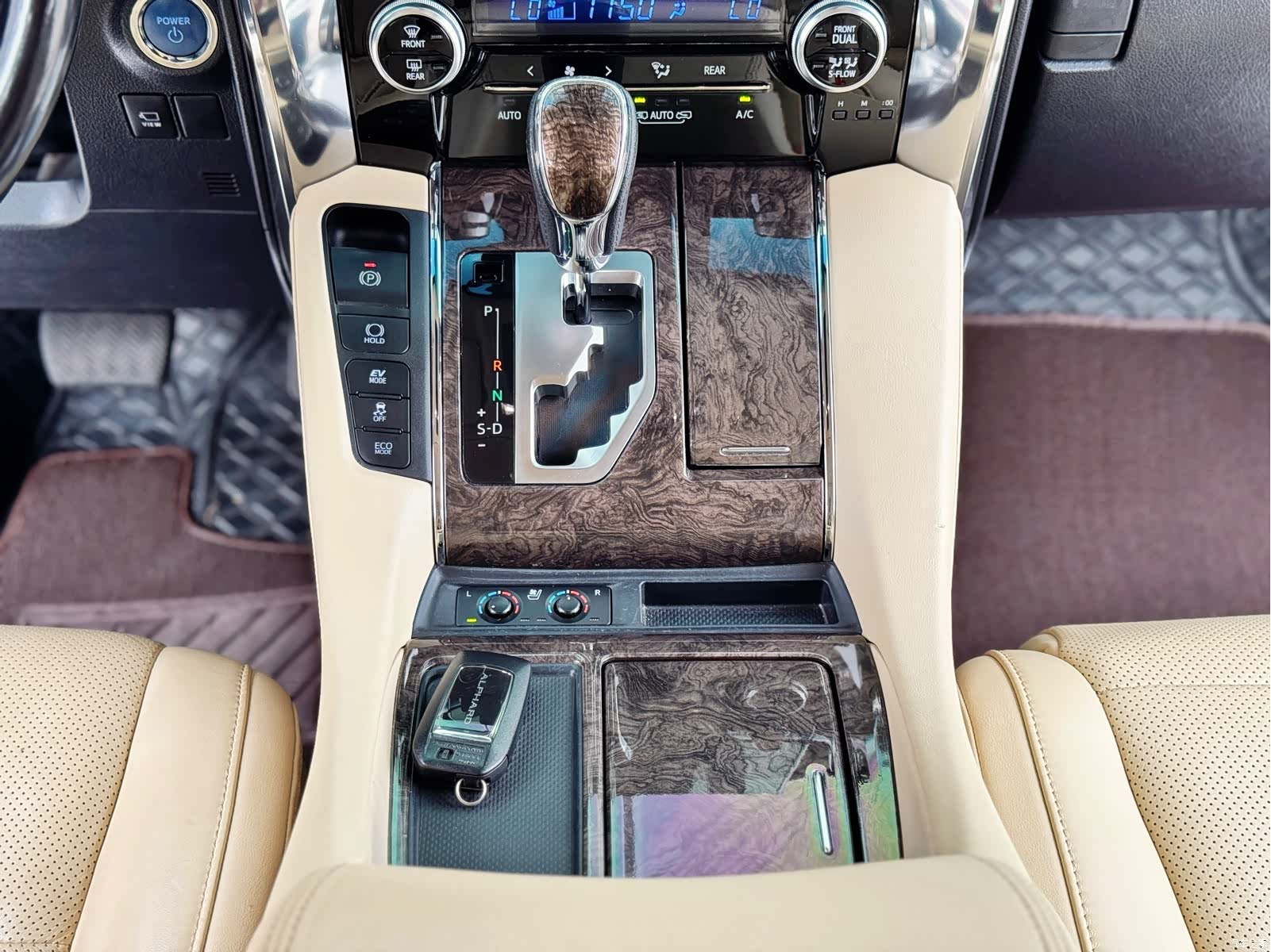 Toyota Alphard, 2021 15