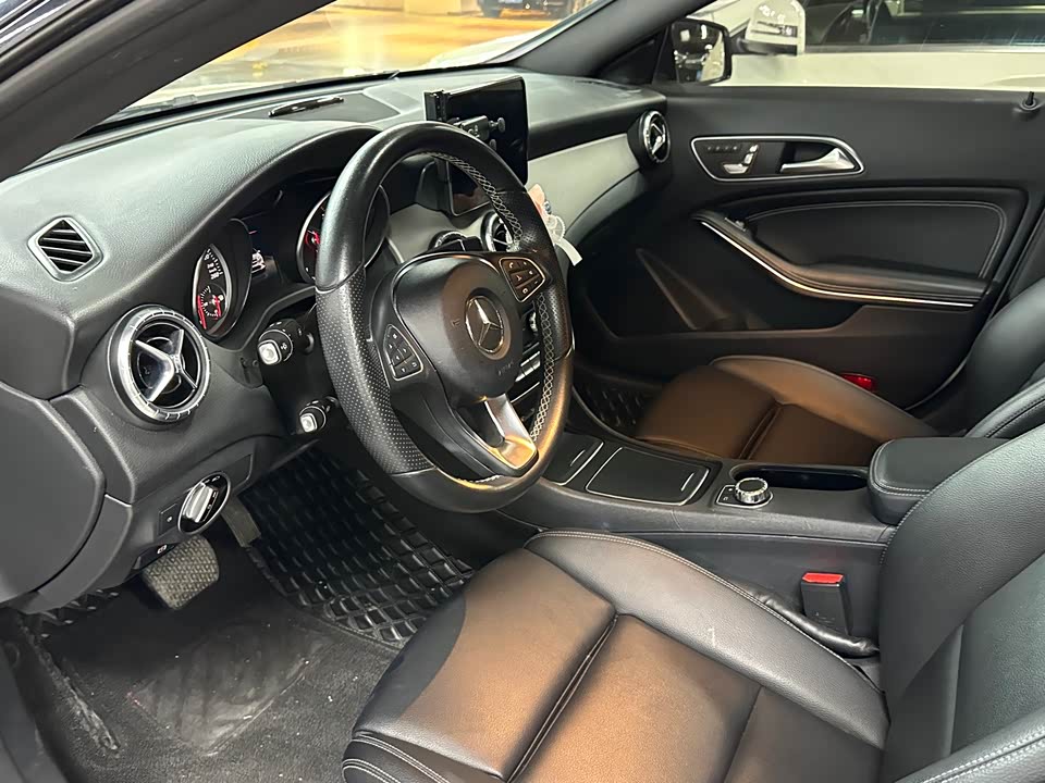 Mercedes-Benz CLA