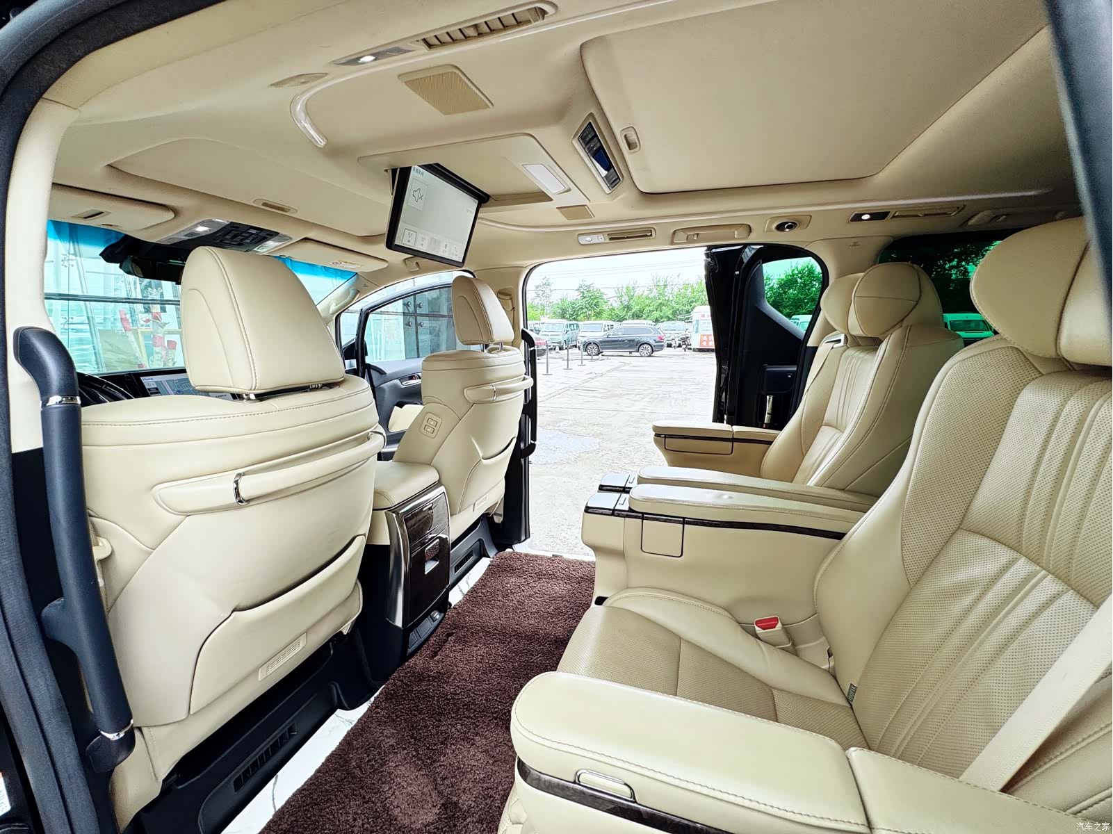 Toyota Alphard, 2021 11